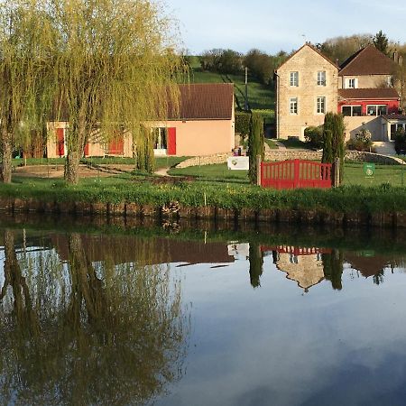 Dennevy Calme Au Canal De Centre المظهر الخارجي الصورة